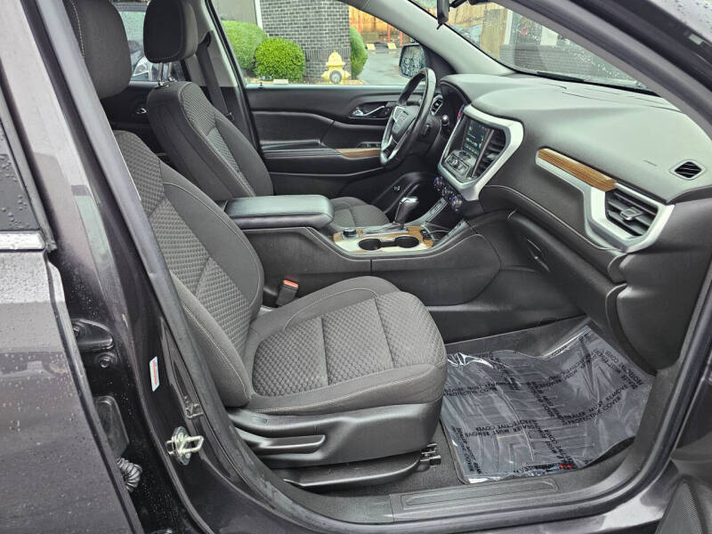 2017 GMC Acadia SLE-2