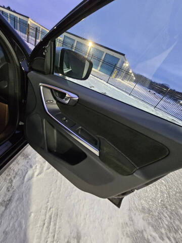 2015 Volvo XC60 T6 R-Design Premier Plus