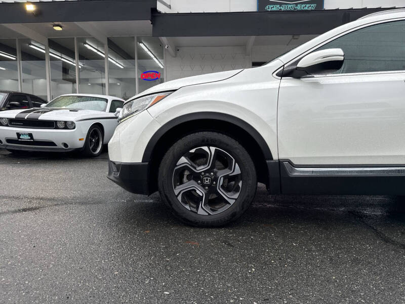 Used 2018 Honda CR-V Touring with VIN 2HKRW2H97JH615718 for sale in Edmonds, WA