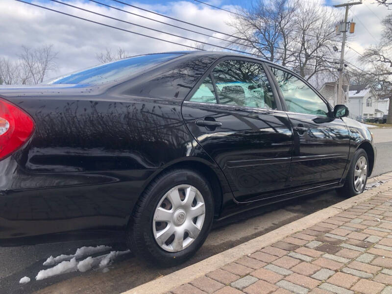 2002 Toyota Camry LE photo 2