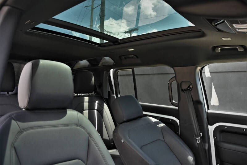 2025 Land Rover Defender 110 P300 S