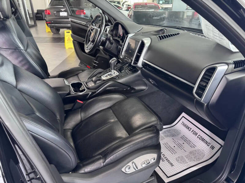 2018 Porsche Cayenne Platinum Edition