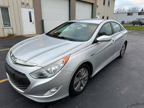 2013 Hyundai Sonata Hybrid for sale at Titan Motors LLC in Plainfield IL