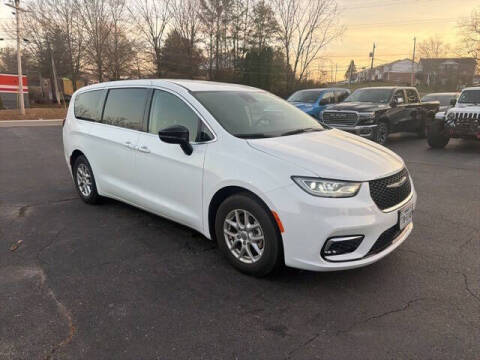 2024 Chrysler Pacifica Touring L