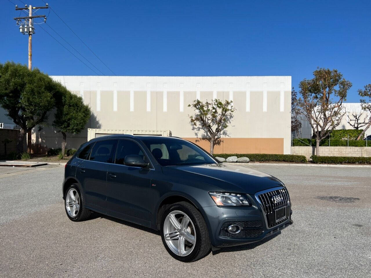 2011 Audi Q5 for sale at ZRV AUTO INC in Brea, CA