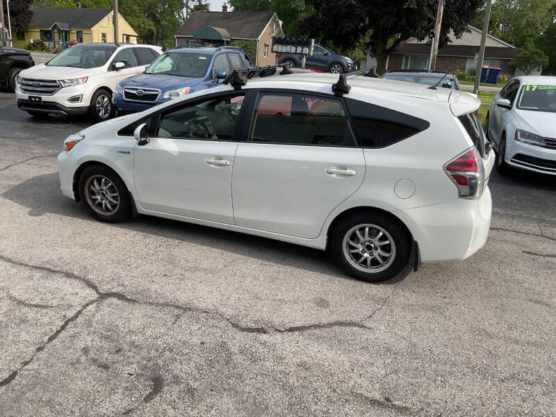 2015 Toyota Prius v Two