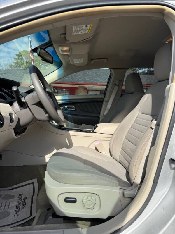 2012 Ford Taurus SE