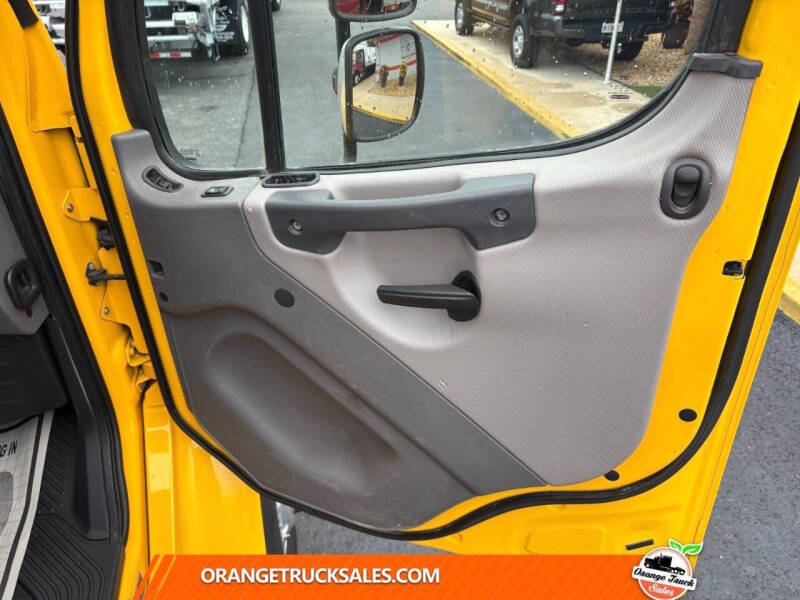 2017 Freightliner M2 106