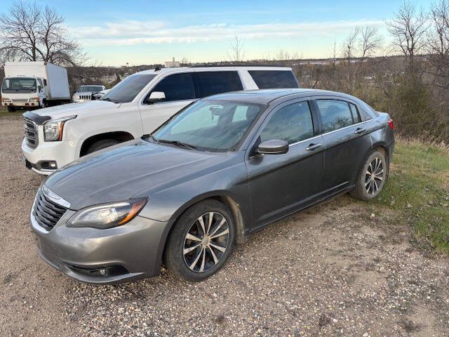 2013 Chrysler 200 Touring's photo
