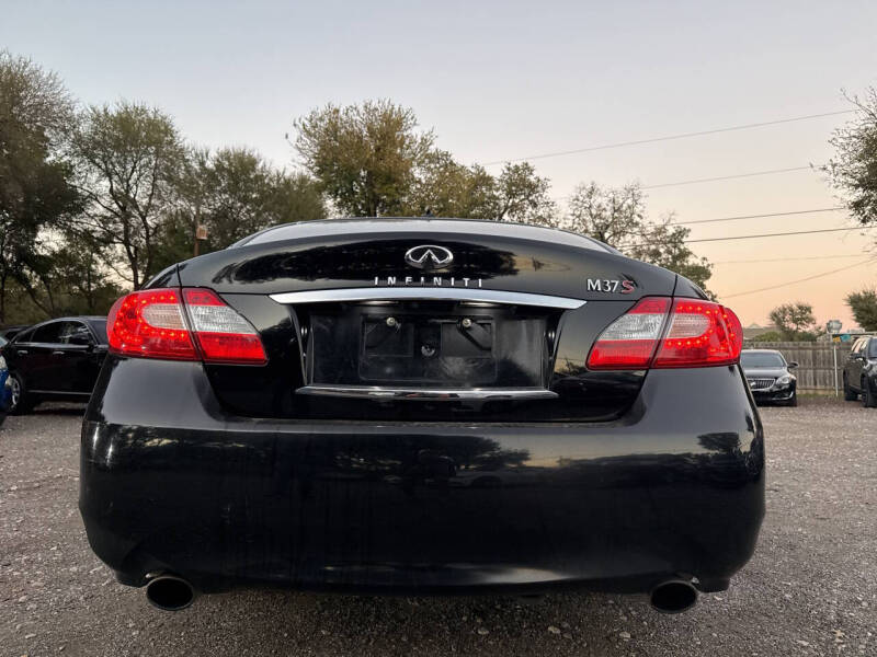2012 Infiniti M37