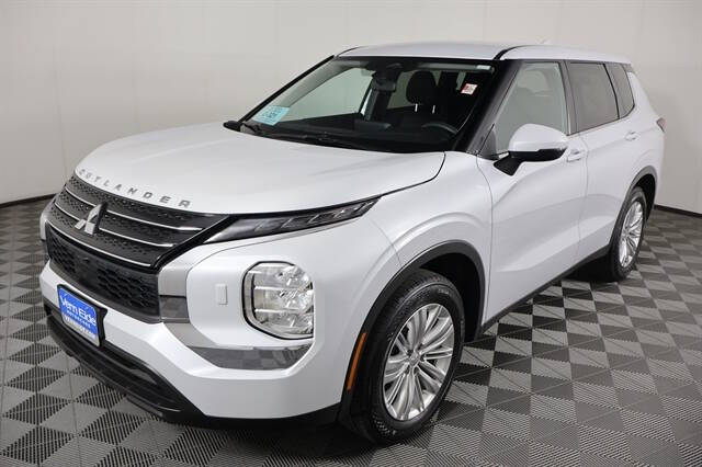 2024 Mitsubishi Outlander ES