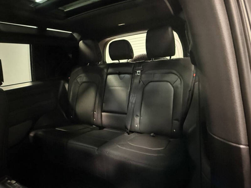 2024 Land Rover Defender 90 P400 X-Dynamic SE