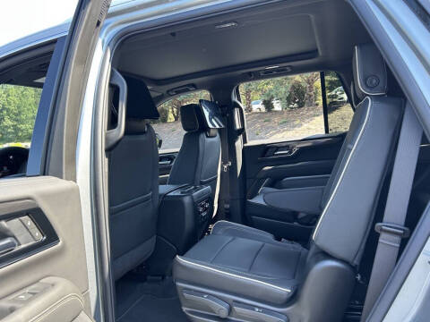 2025 GMC Yukon Elevation