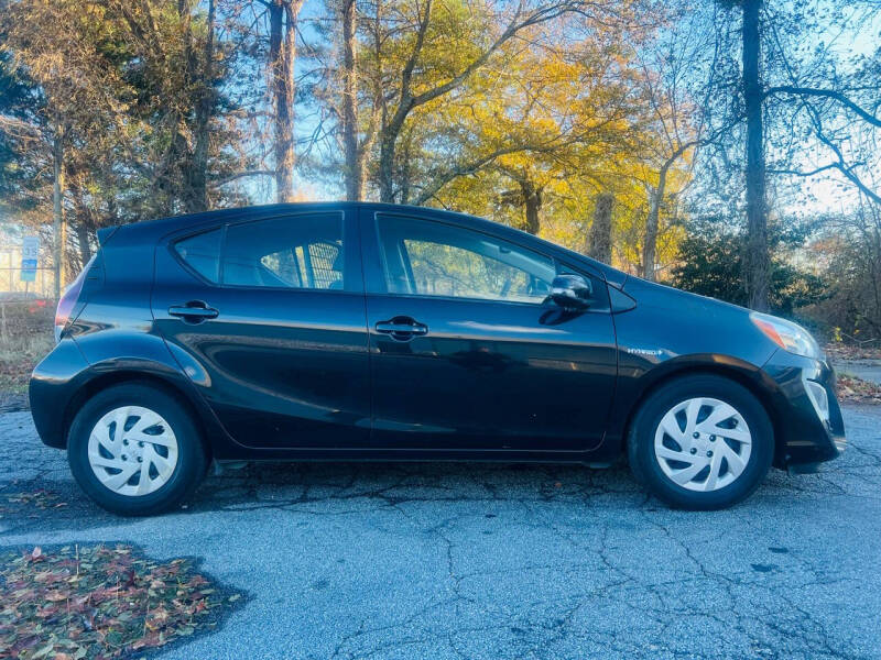 2016 Toyota Prius c Two photo 6