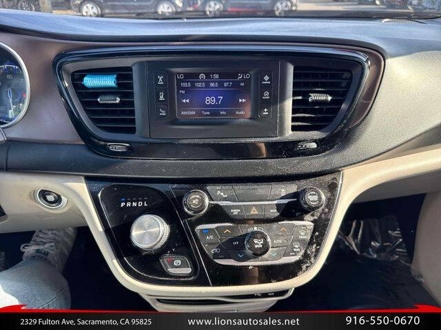 2017 Chrysler Pacifica Touring-L
