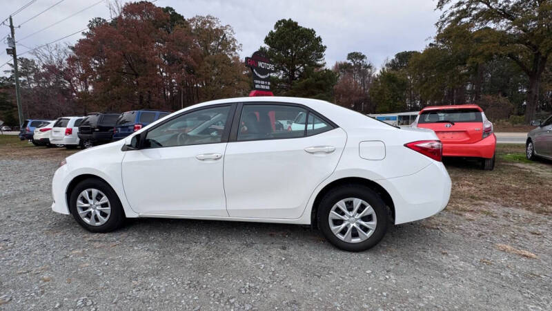 2017 Toyota Corolla null photo 6