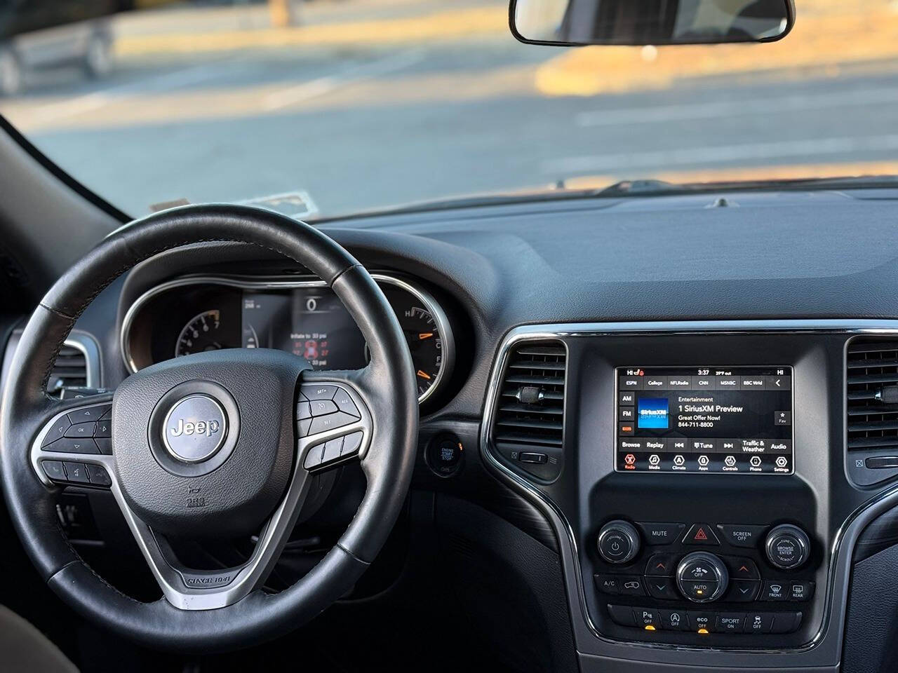 2019 Jeep Grand Cherokee Laredo E photo 15