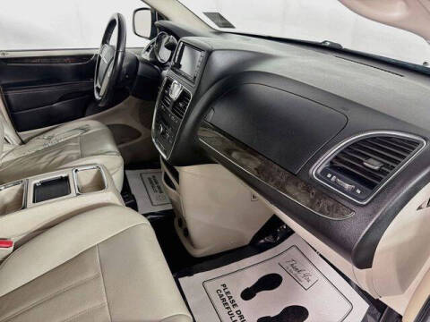 2013 Chrysler Town and Country Touring