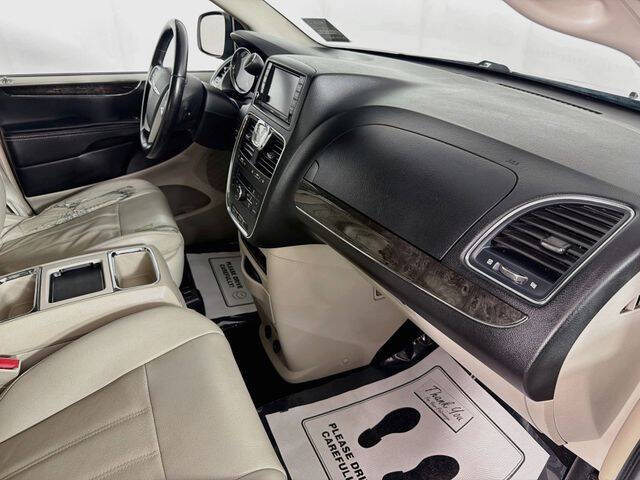 2013 Chrysler Town and Country Touring