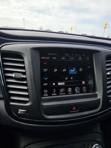 2015 Chrysler 200 S