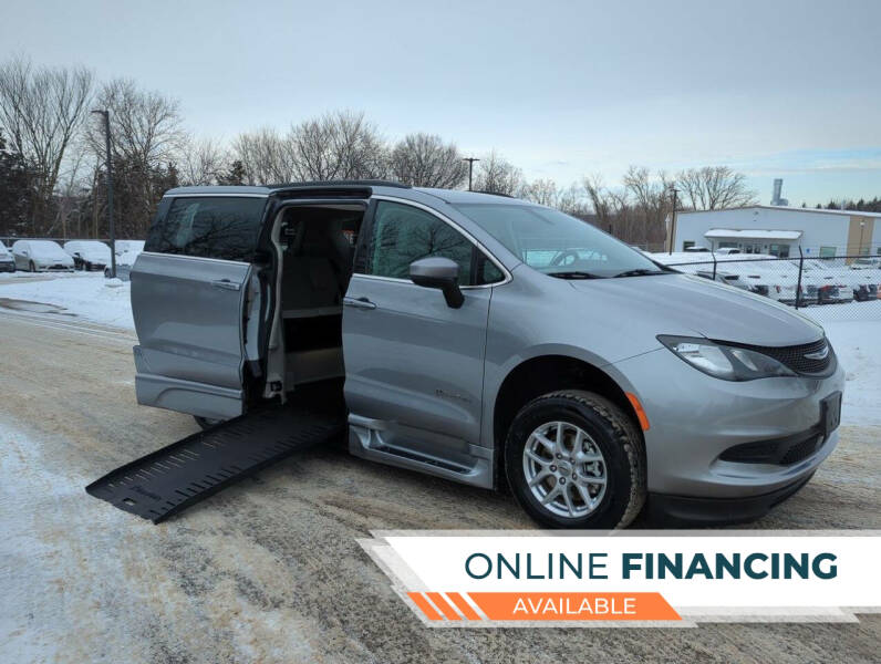 2021 Chrysler Voyager's photo