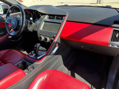 2019 Jaguar E-PACE P300 R-Dynamic SE