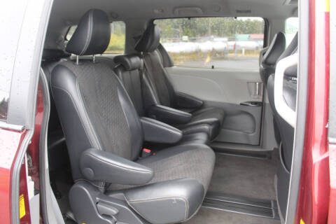 2013 Toyota Sienna SE 8-Passenger
