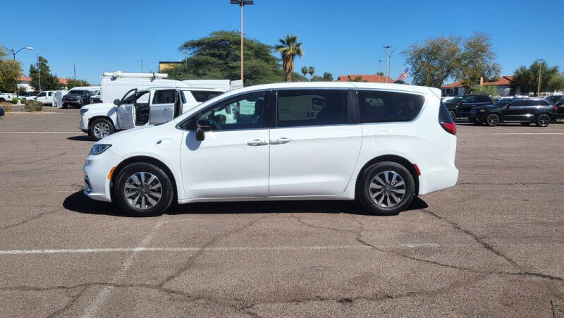 2024 Chrysler Pacifica Plug-In Hybrid Select