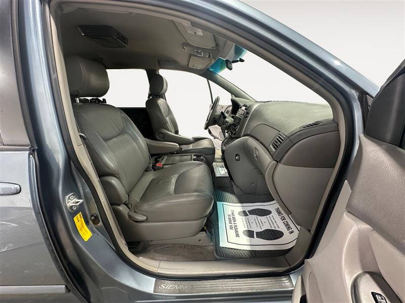 2008 Toyota Sienna CE 7-Passenger