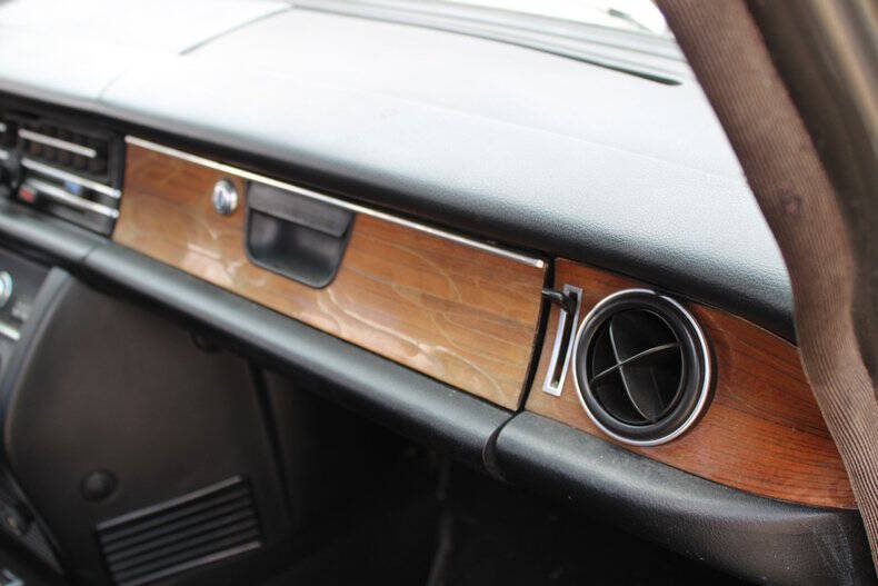 1976 Mercedes-Benz 300-Class