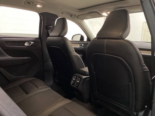 2025 Volvo XC40 B5 Plus Dark Theme