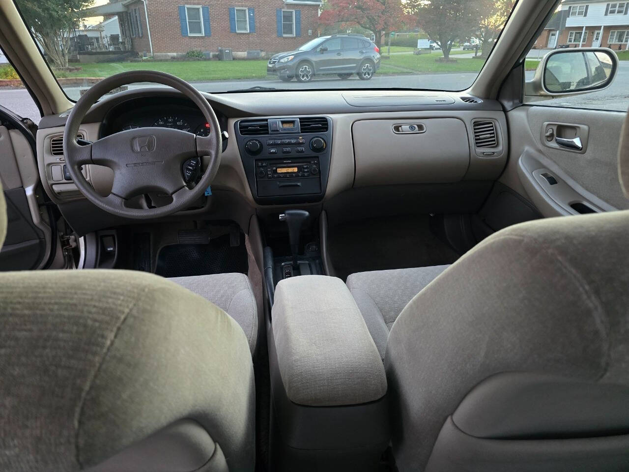 2002 Honda Accord for sale at QUEENSGATE AUTO SALES in York, PA