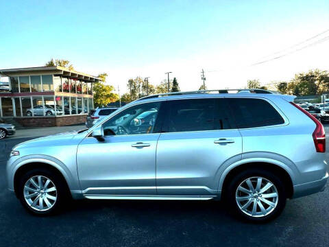 2016 Volvo XC90 T6 Momentum