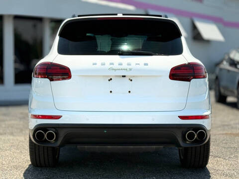 2016 Porsche Cayenne S E-Hybrid