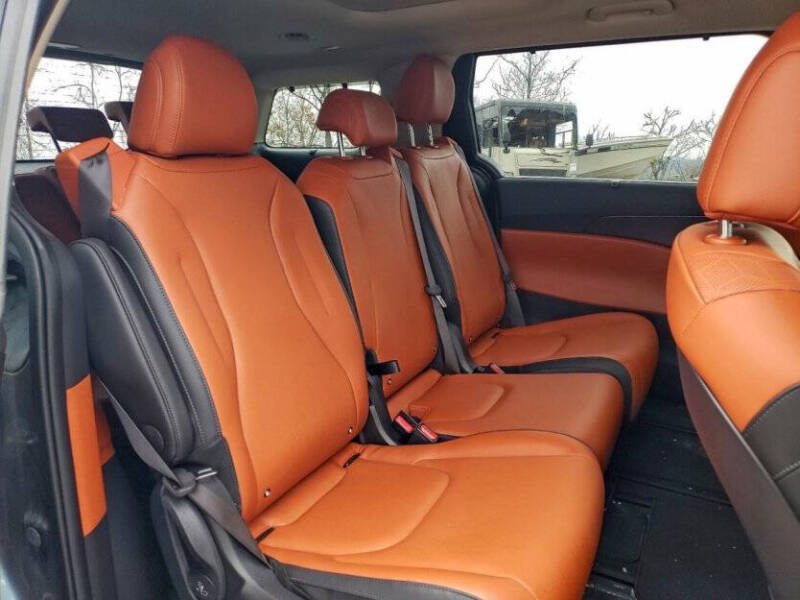 2025 Kia Carnival SX