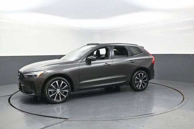 2023 Volvo XC60 B5 Plus Dark Theme
