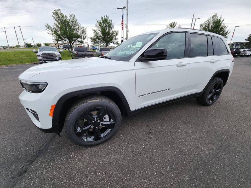 2024 Jeep Grand Cherokee for sale at Victoria Auto Sales in Victoria, MN