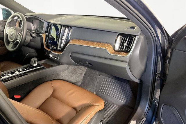 2022 Volvo XC60 B5 Momentum
