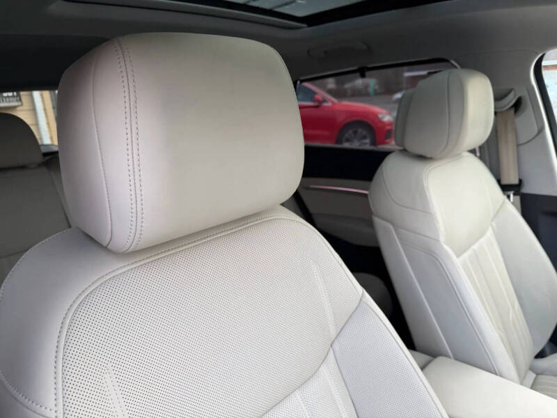 2019 Audi e-tron quattro Prestige