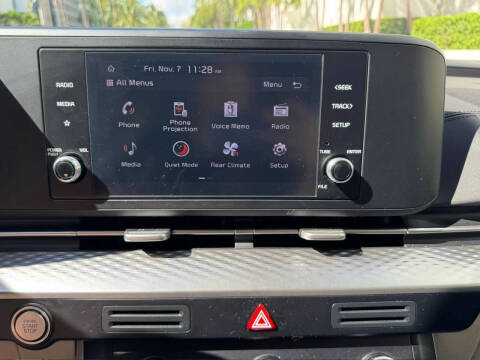 2024 Kia Carnival LX