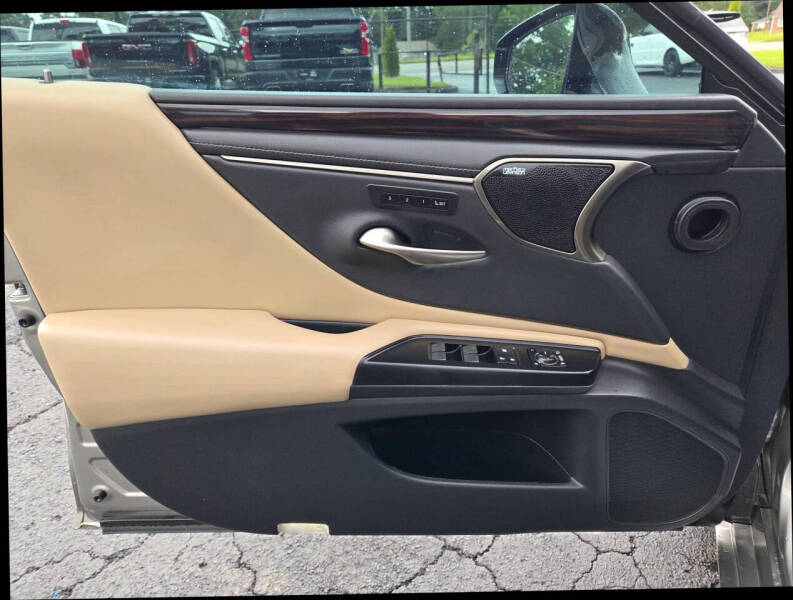 2020 Lexus ES 300h