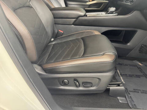 2024 Nissan Pathfinder Platinum