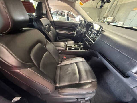 2022 Nissan Pathfinder SL