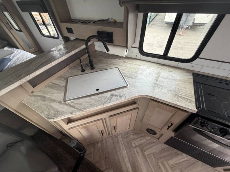 2019 Cruiser RV Shadow Cruiser