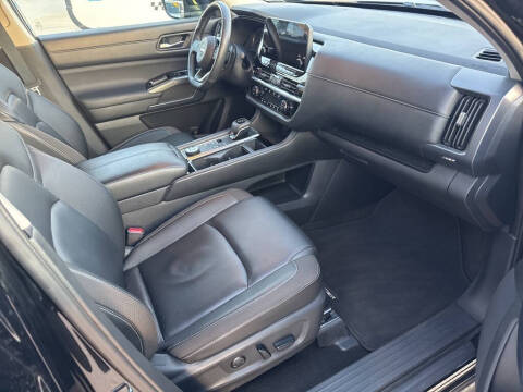 2025 Nissan Pathfinder SL