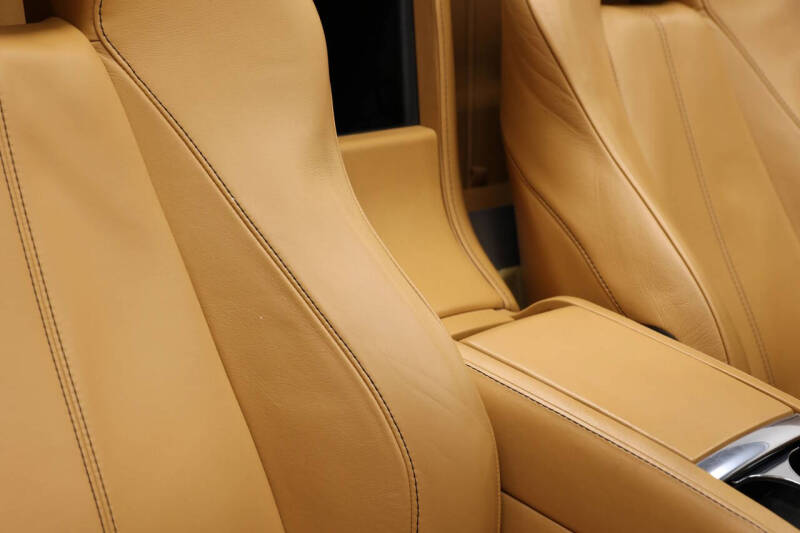 2012 Aston Martin V8 Vantage Roadster