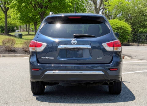 2016 Nissan Pathfinder SV