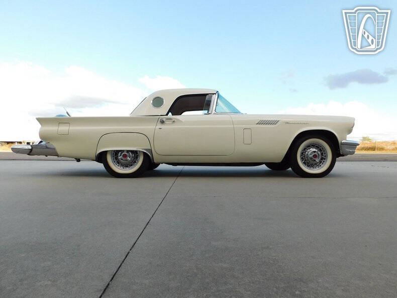 1957 Ford Thunderbird