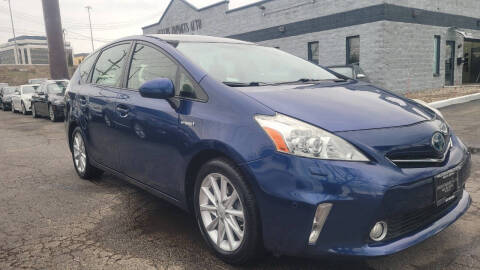 2014 Toyota Prius v Five