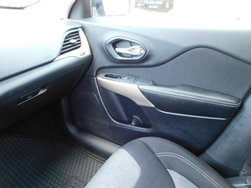 2017 Jeep Cherokee Sport